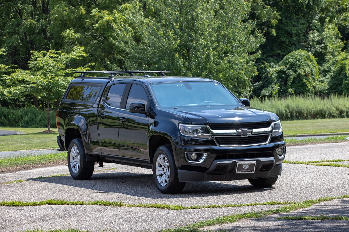 2018 Chevrolet Colorado LT photo 2