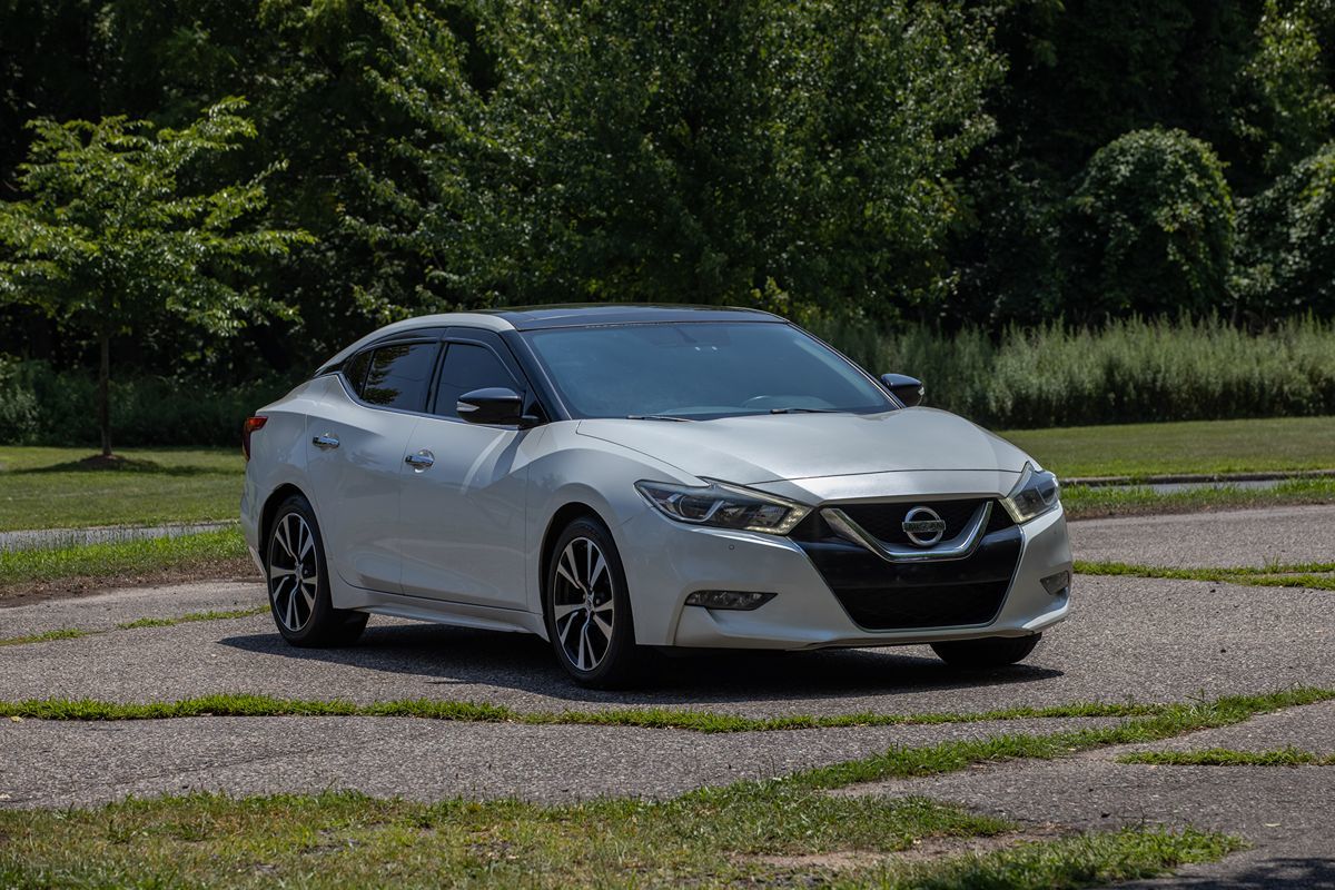 2017 Nissan Maxima SL photo 2
