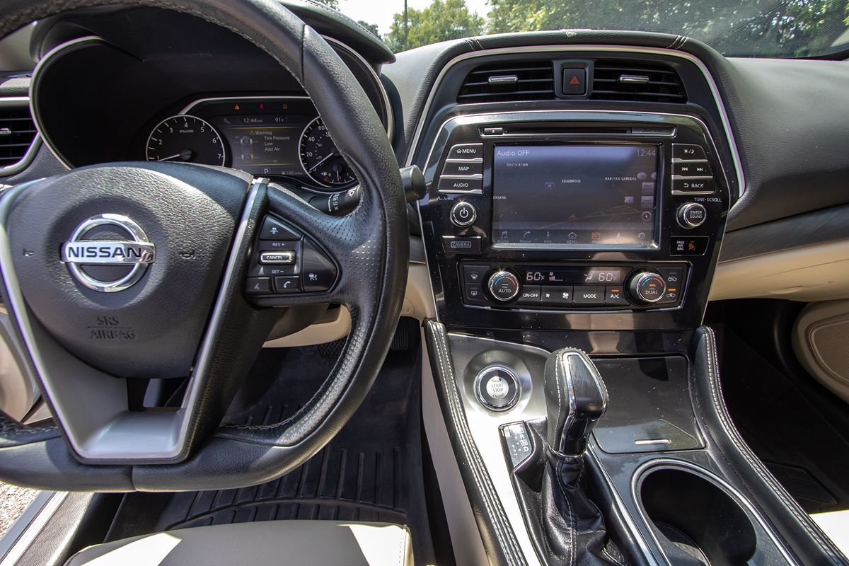 2017 Nissan Maxima SL photo 14