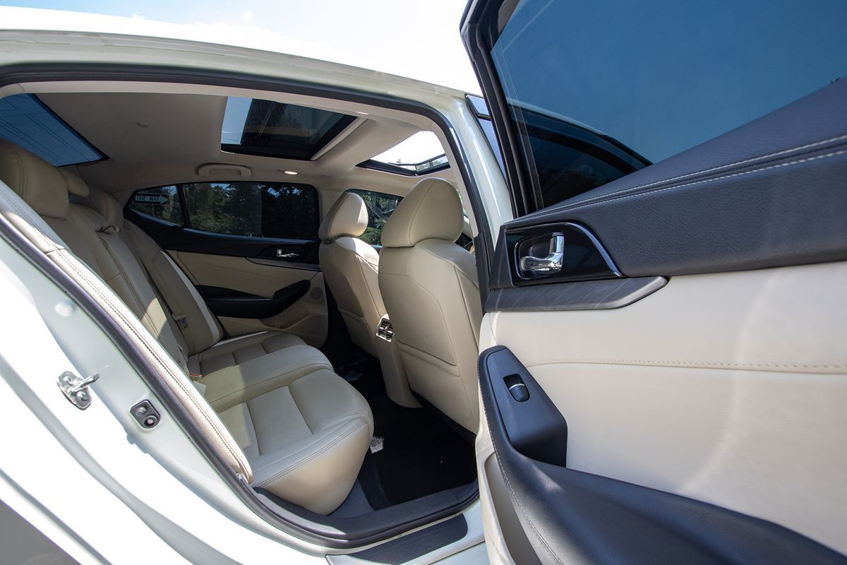 2017 Nissan Maxima SL photo 23