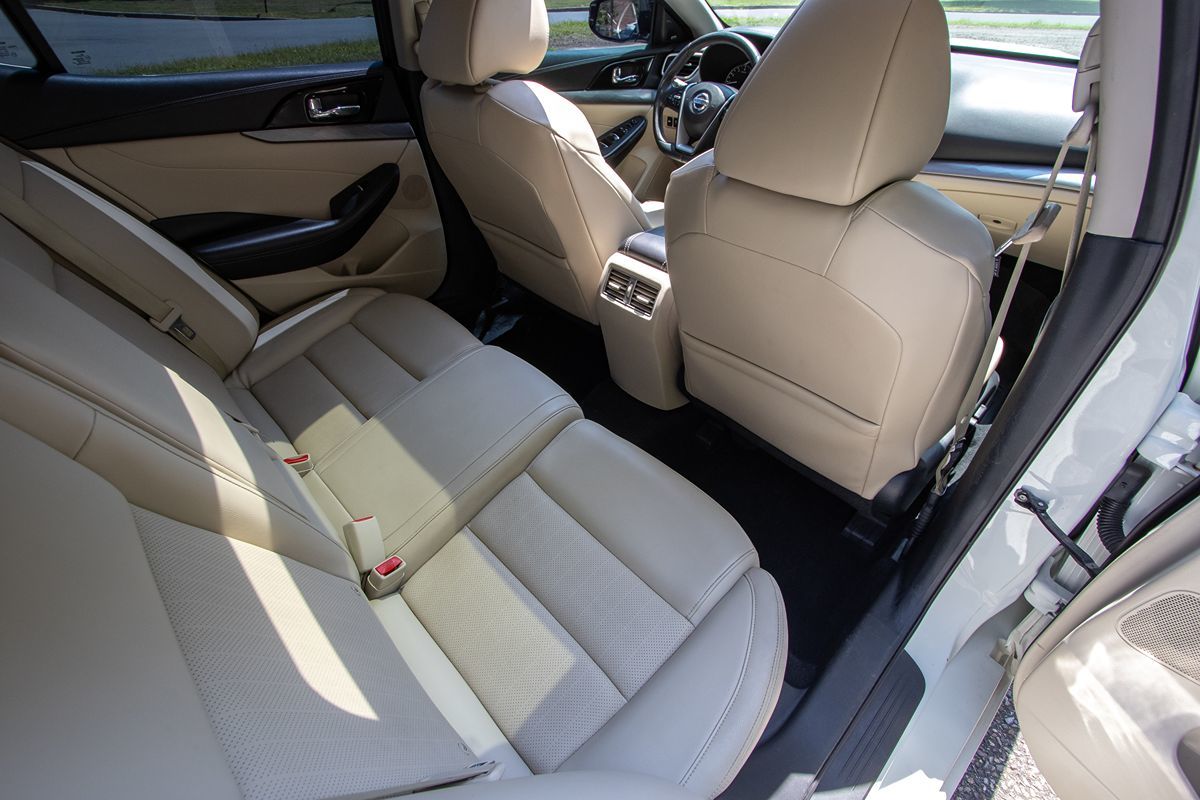2017 Nissan Maxima SL photo 25