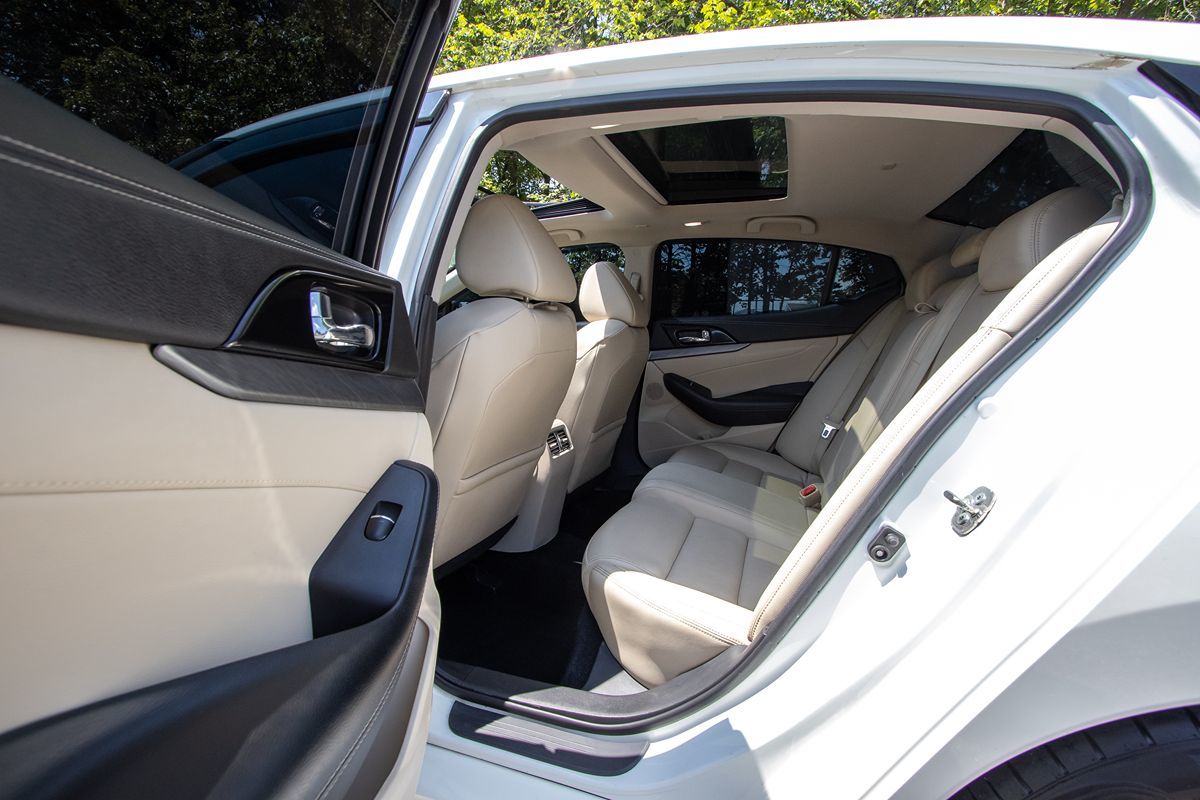 2017 Nissan Maxima SL photo 26