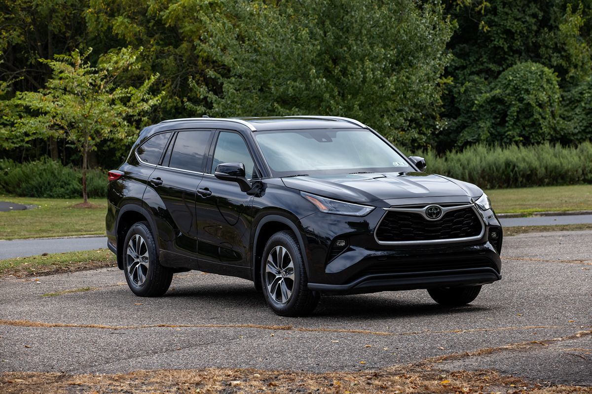 2021 Toyota Highlander XLE photo 2