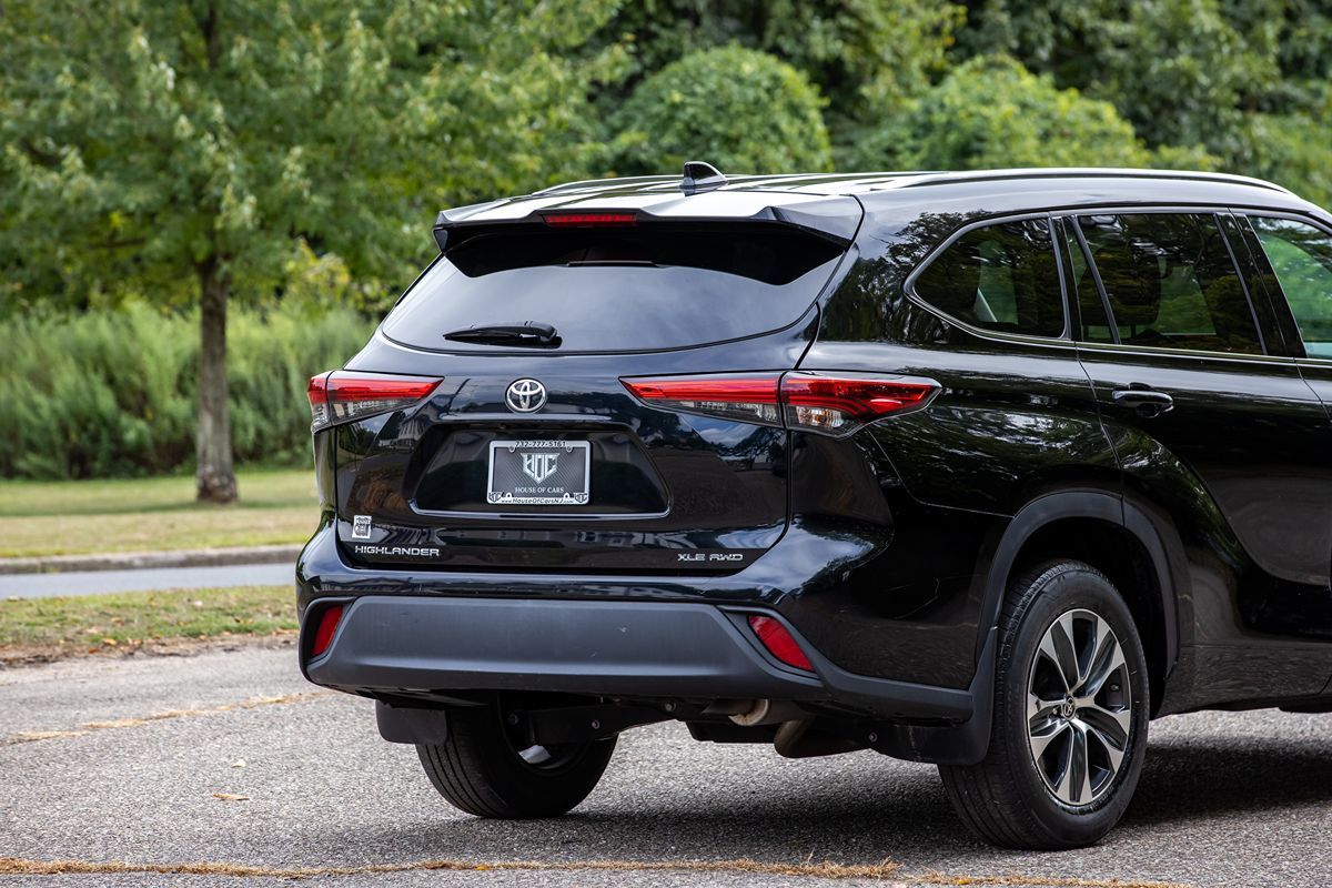 2021 Toyota Highlander XLE photo 5