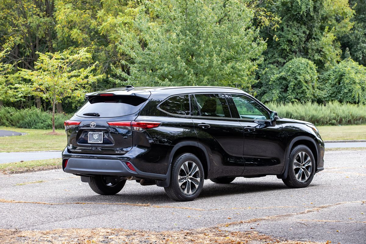 2021 Toyota Highlander XLE photo 4