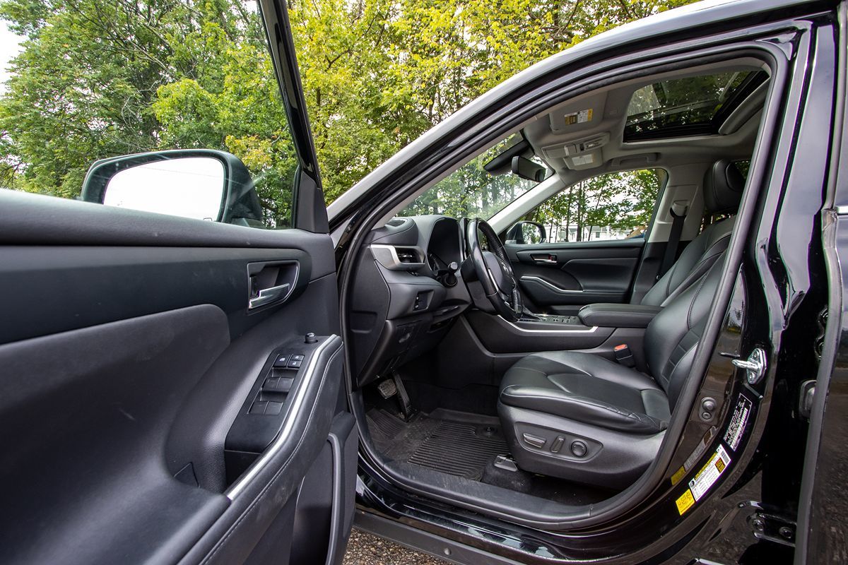 2021 Toyota Highlander XLE photo 8