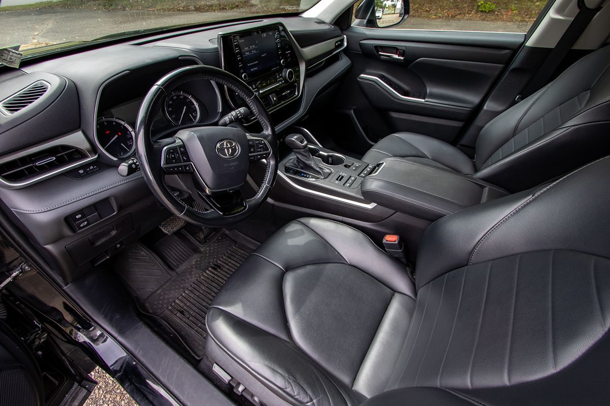 2021 Toyota Highlander XLE photo 11