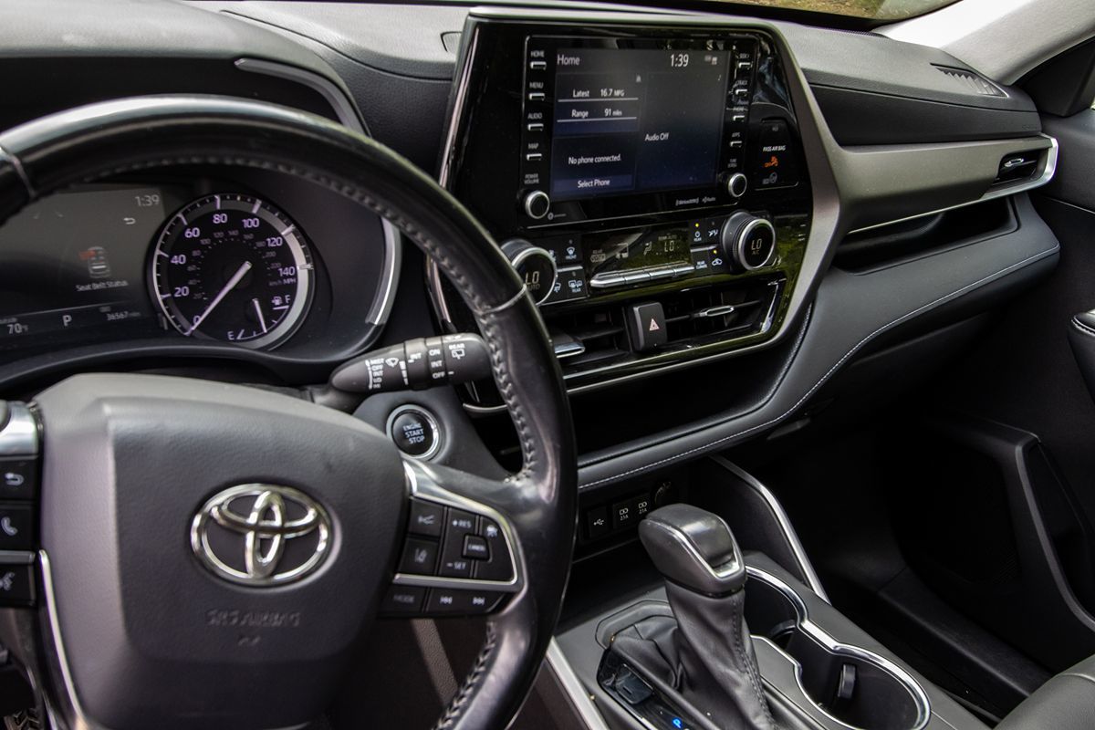 2021 Toyota Highlander XLE photo 13