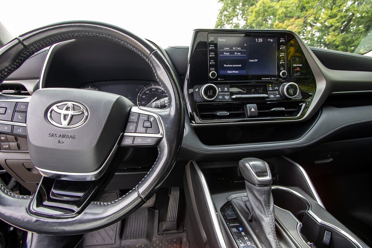 2021 Toyota Highlander XLE photo 14