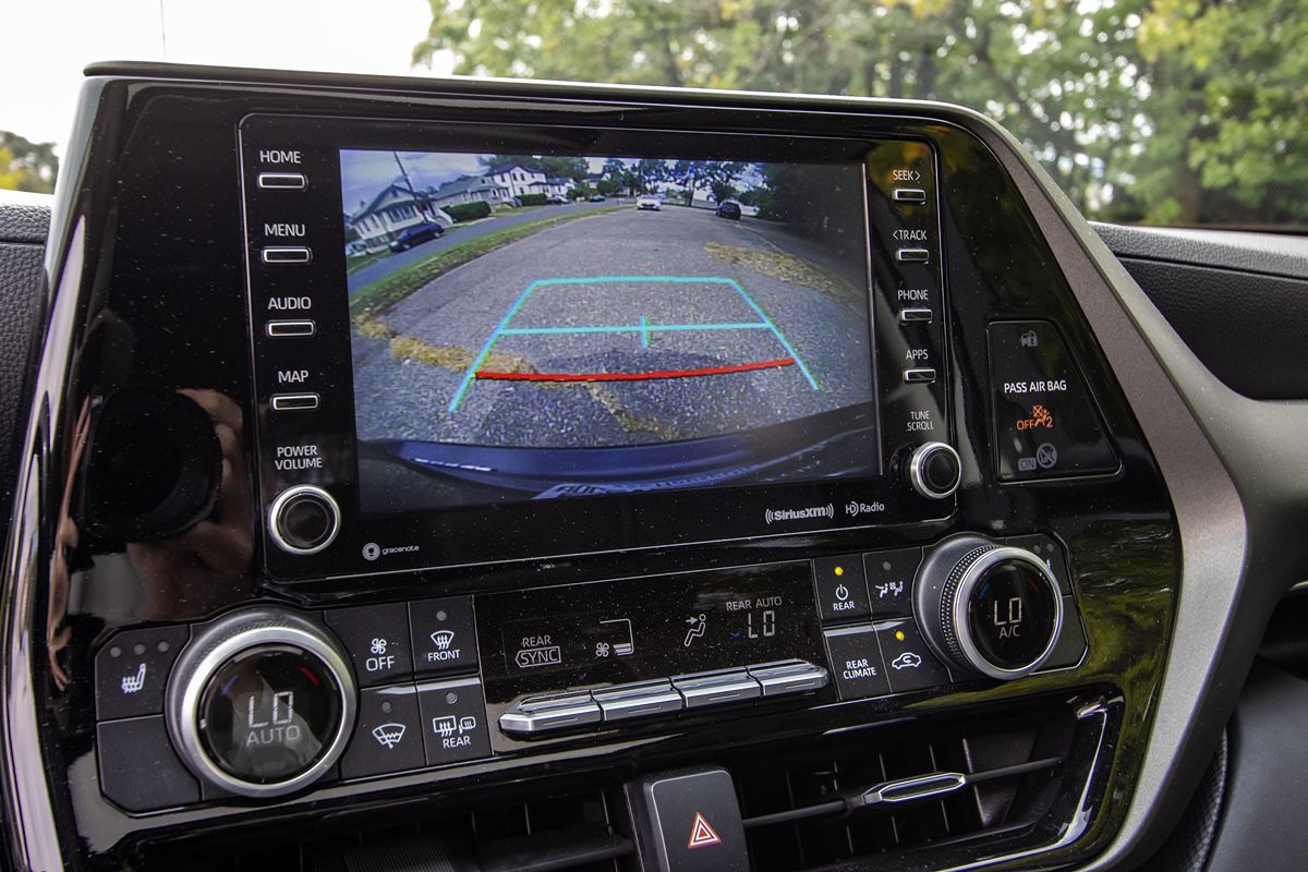 2021 Toyota Highlander XLE photo 15