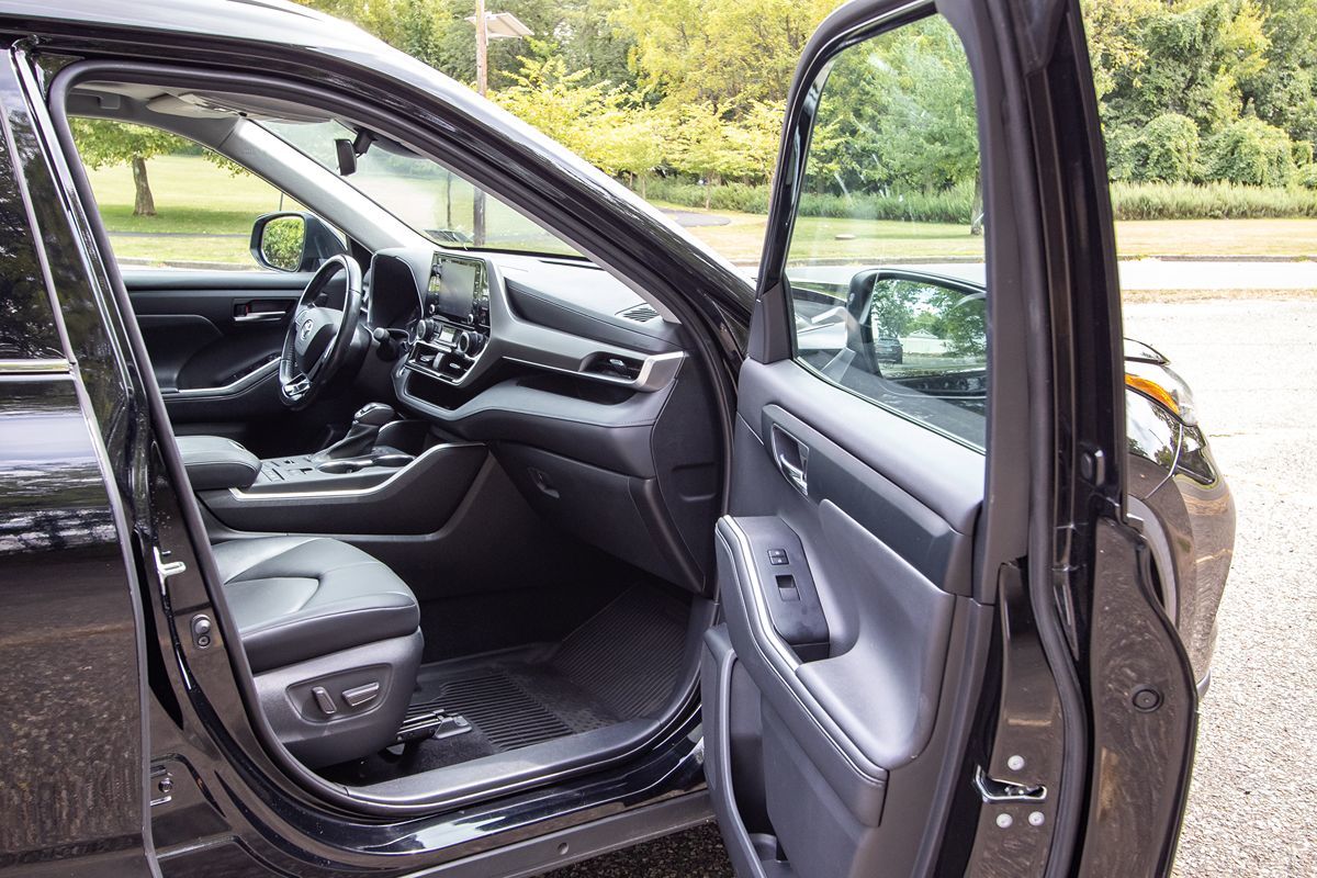 2021 Toyota Highlander XLE photo 17
