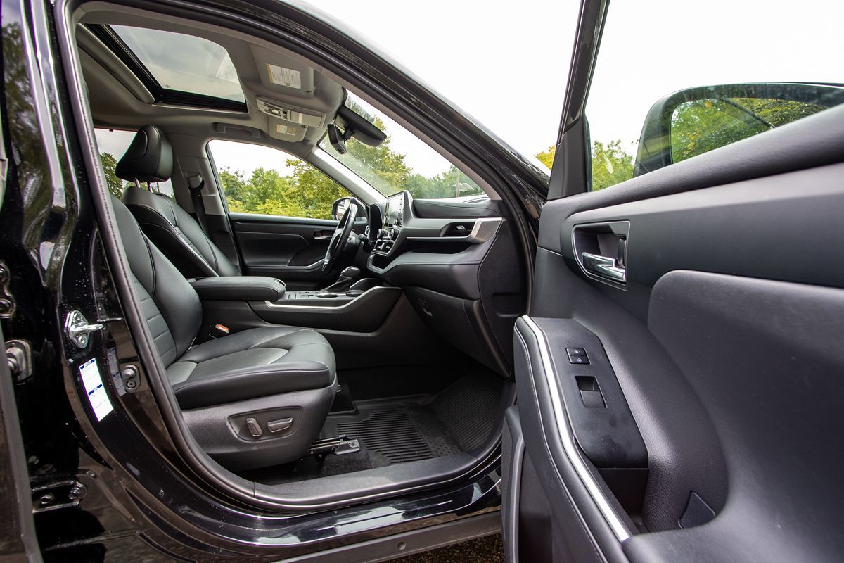 2021 Toyota Highlander XLE photo 18