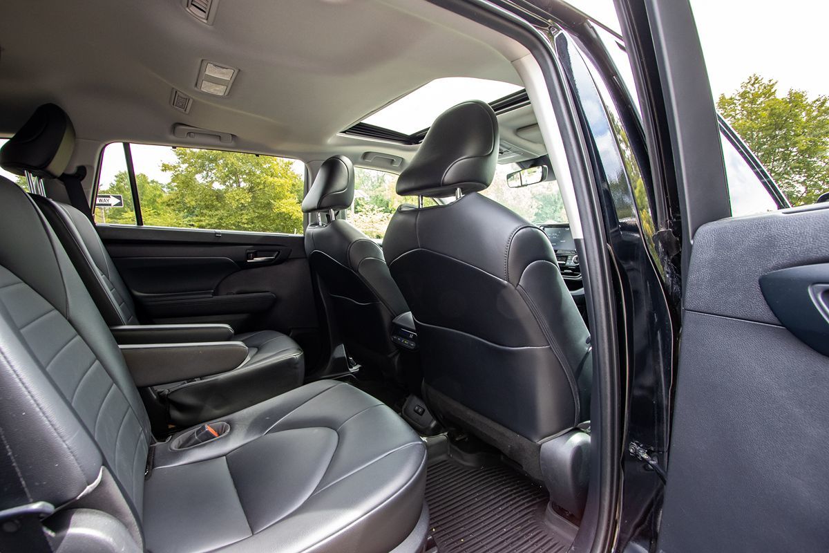 2021 Toyota Highlander XLE photo 24
