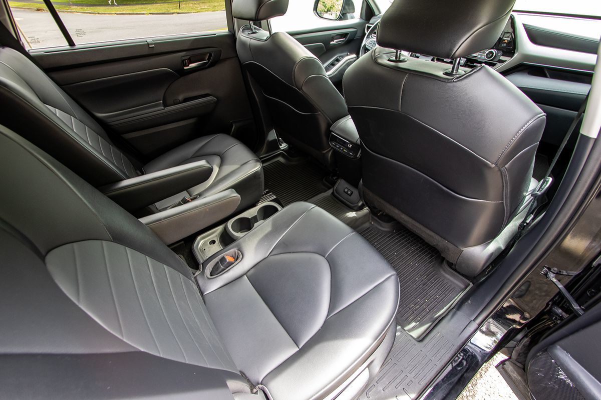 2021 Toyota Highlander XLE photo 25