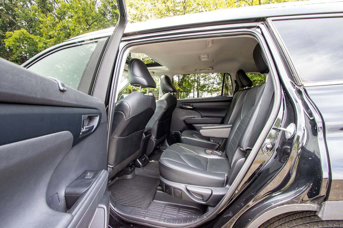 2021 Toyota Highlander XLE photo 26