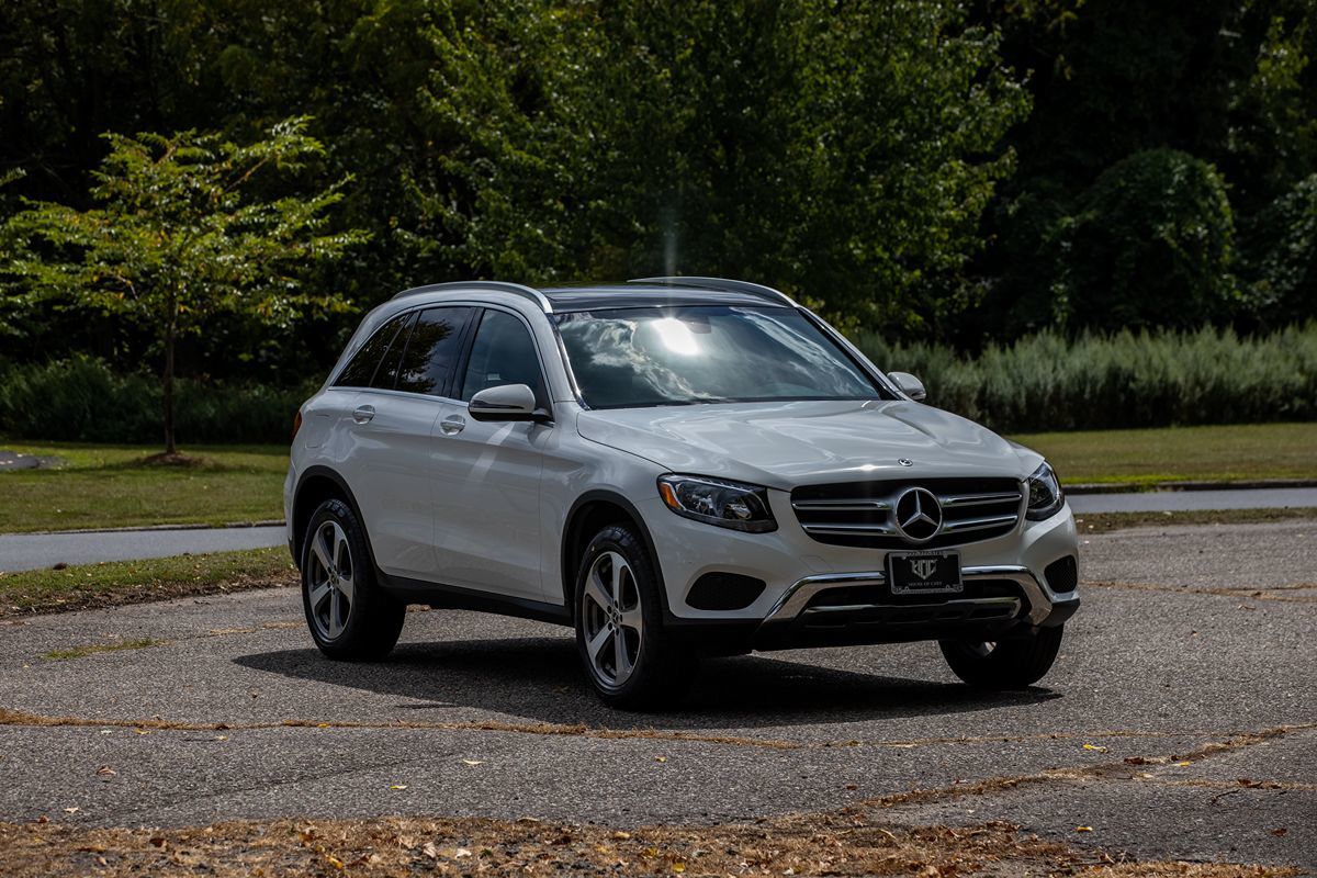 2017 Mercedes Benz GLC 300 4MATIC photo 2