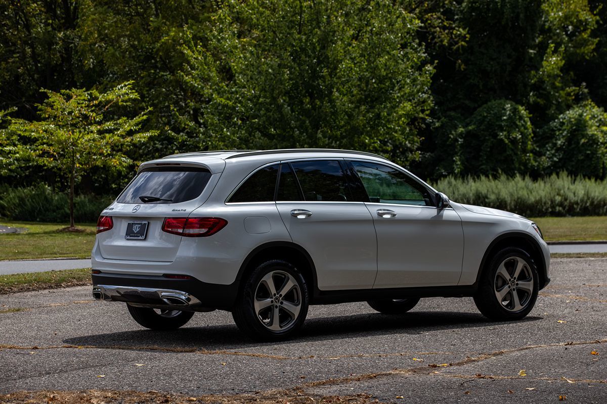 2017 Mercedes Benz GLC 300 4MATIC photo 4