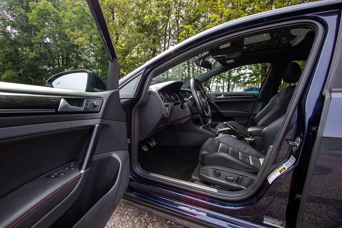 2017 Volkswagen Golf GTI Sport SE Autobahn photo 6