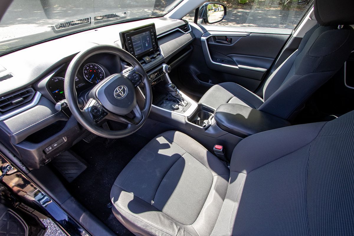 2021 Toyota RAV4 Hybrid LE photo 6