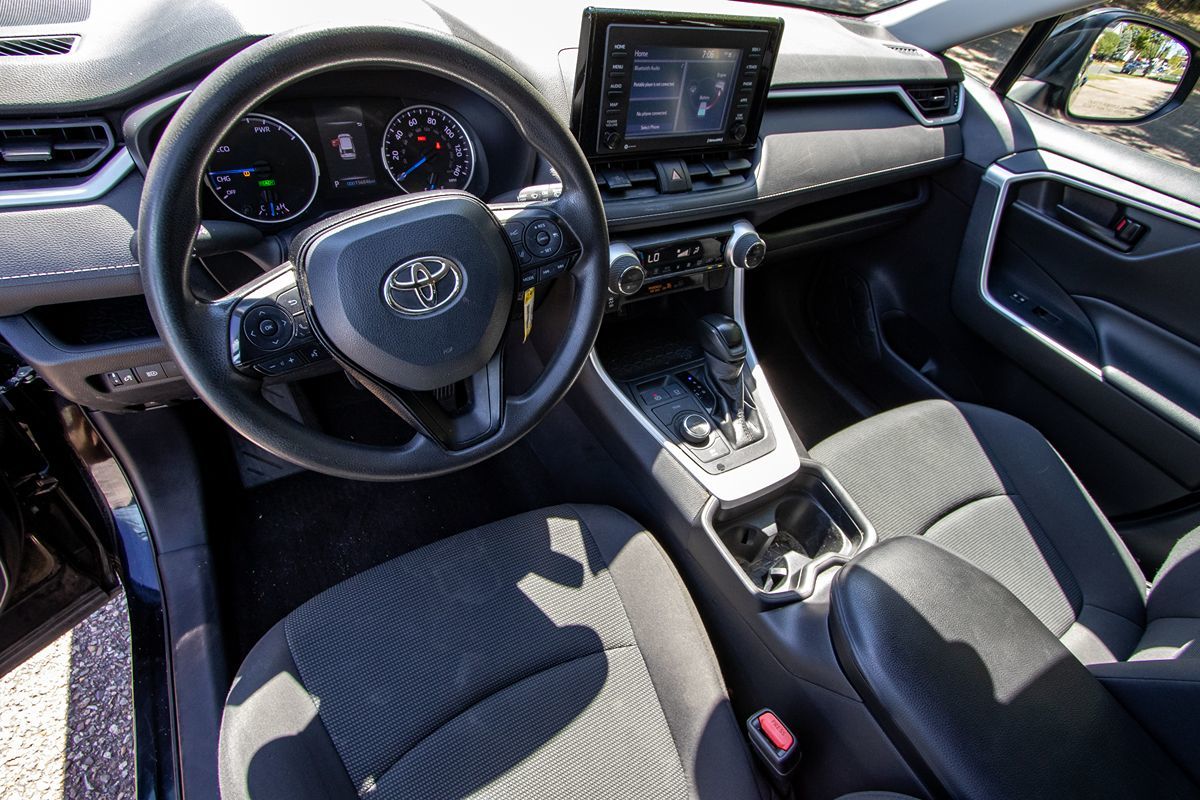 2021 Toyota RAV4 Hybrid LE photo 7