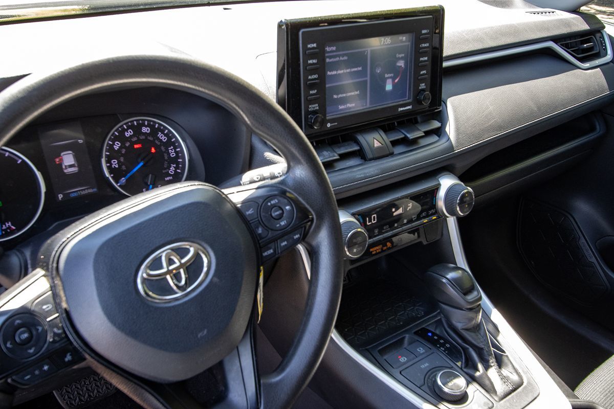 2021 Toyota RAV4 Hybrid LE photo 8