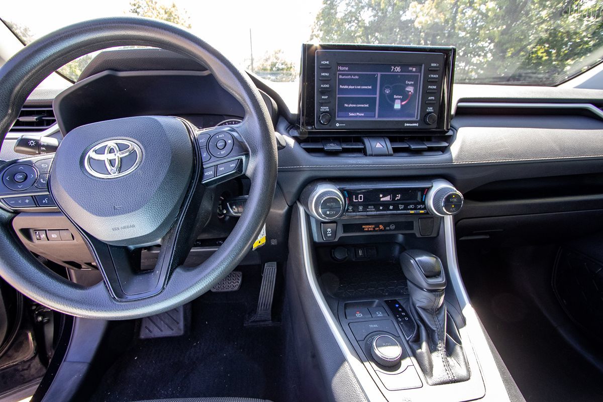 2021 Toyota RAV4 Hybrid LE photo 9
