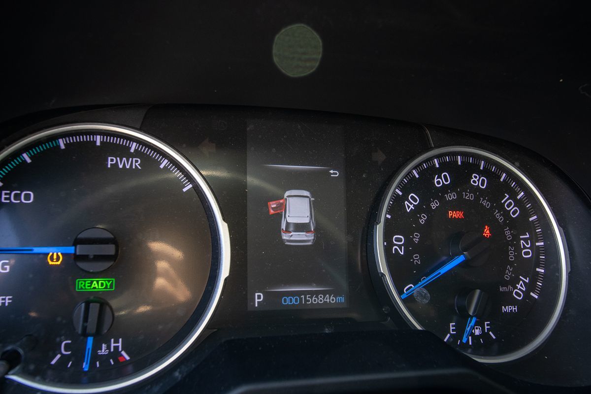 2021 Toyota RAV4 Hybrid LE photo 11
