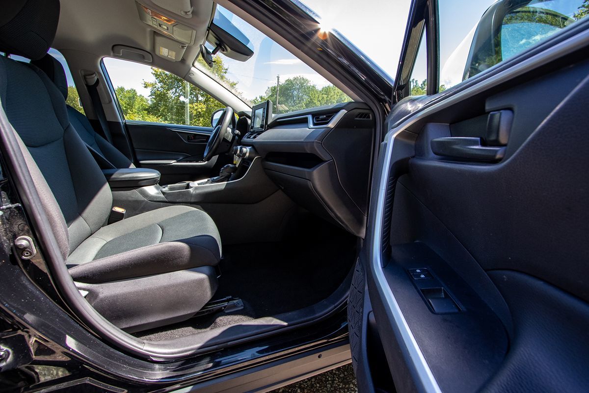 2021 Toyota RAV4 Hybrid LE photo 13