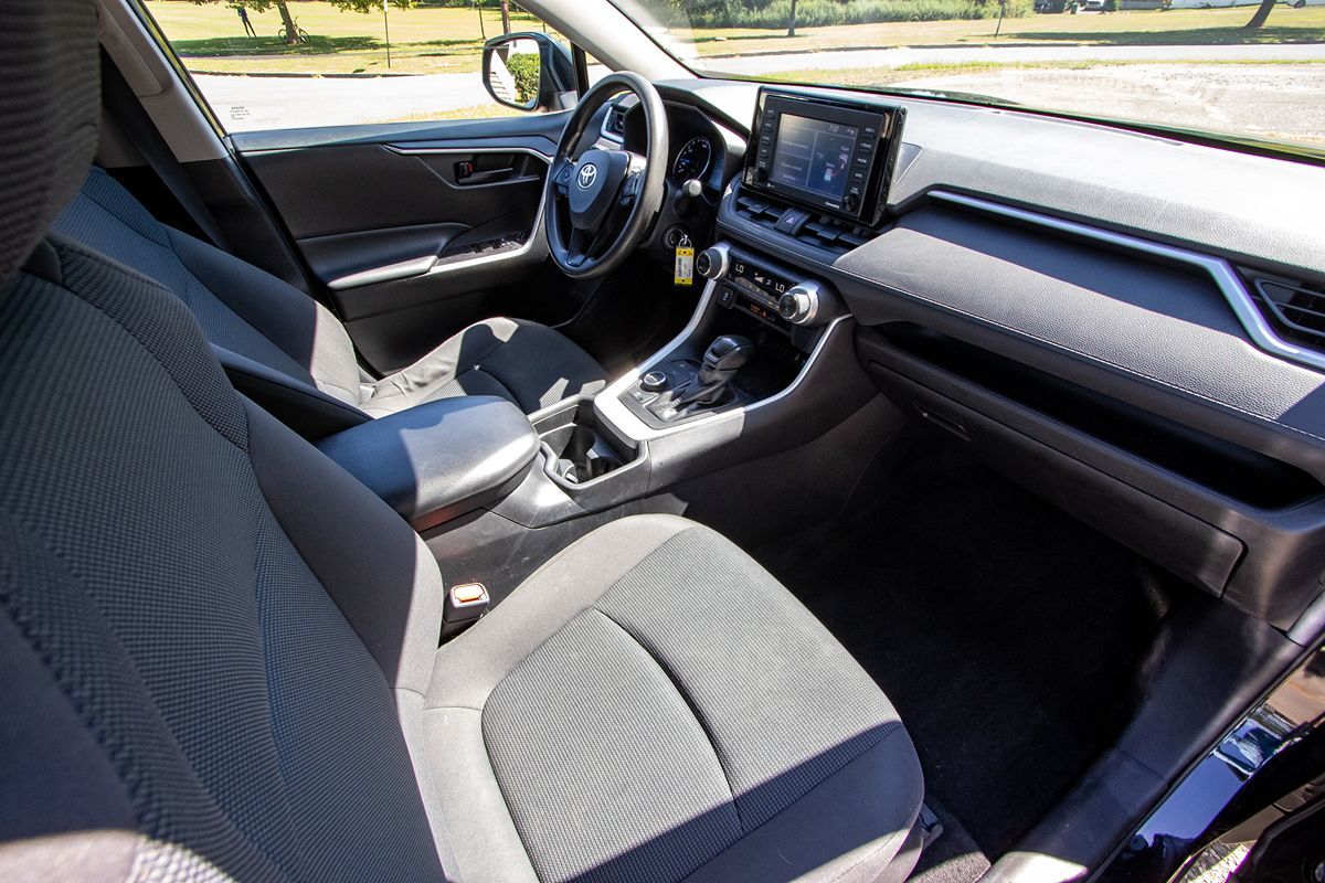 2021 Toyota RAV4 Hybrid LE photo 16