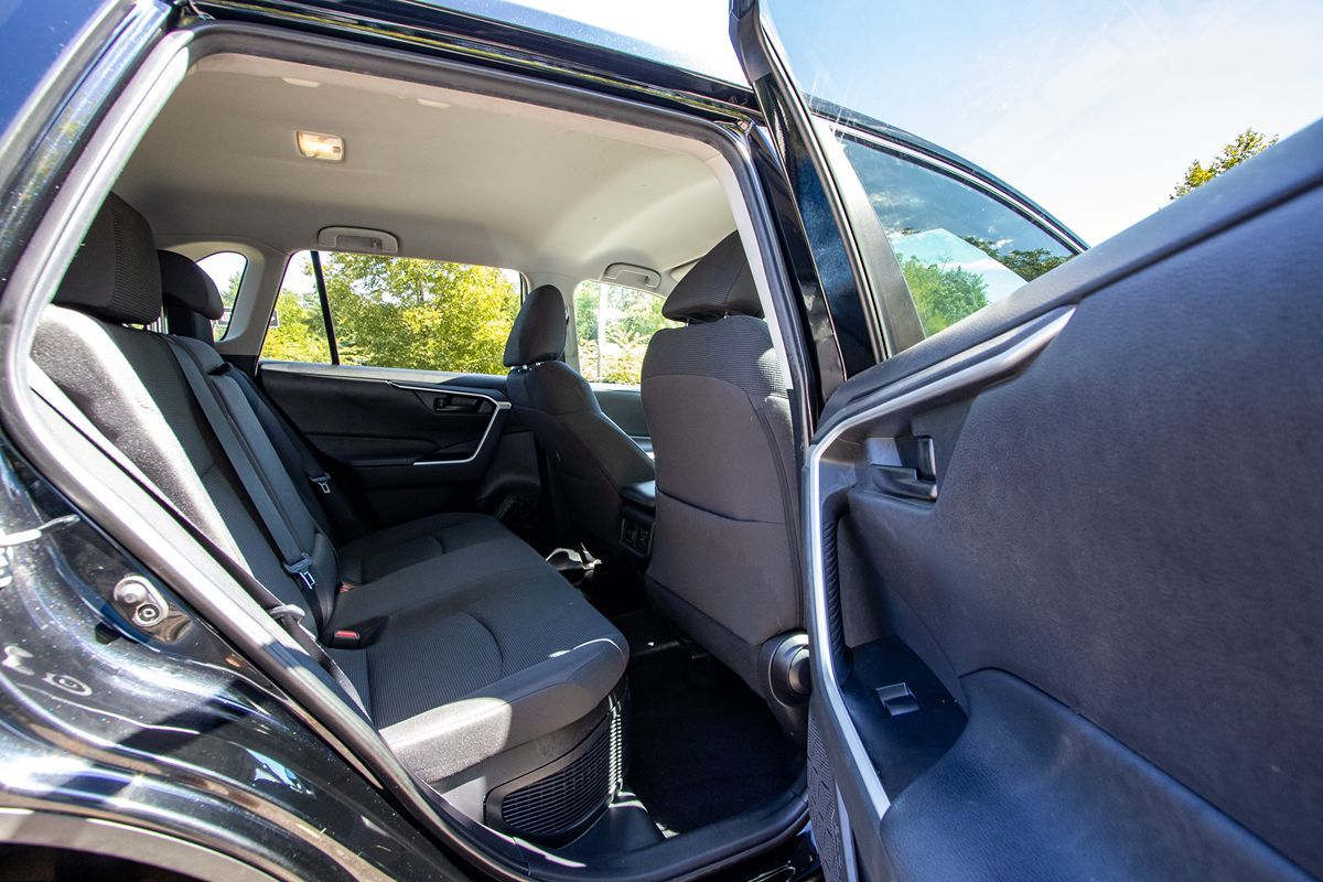 2021 Toyota RAV4 Hybrid LE photo 18