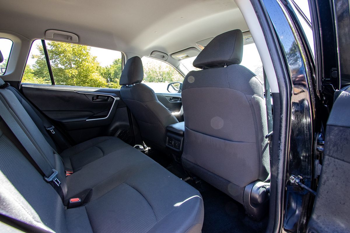 2021 Toyota RAV4 Hybrid LE photo 19