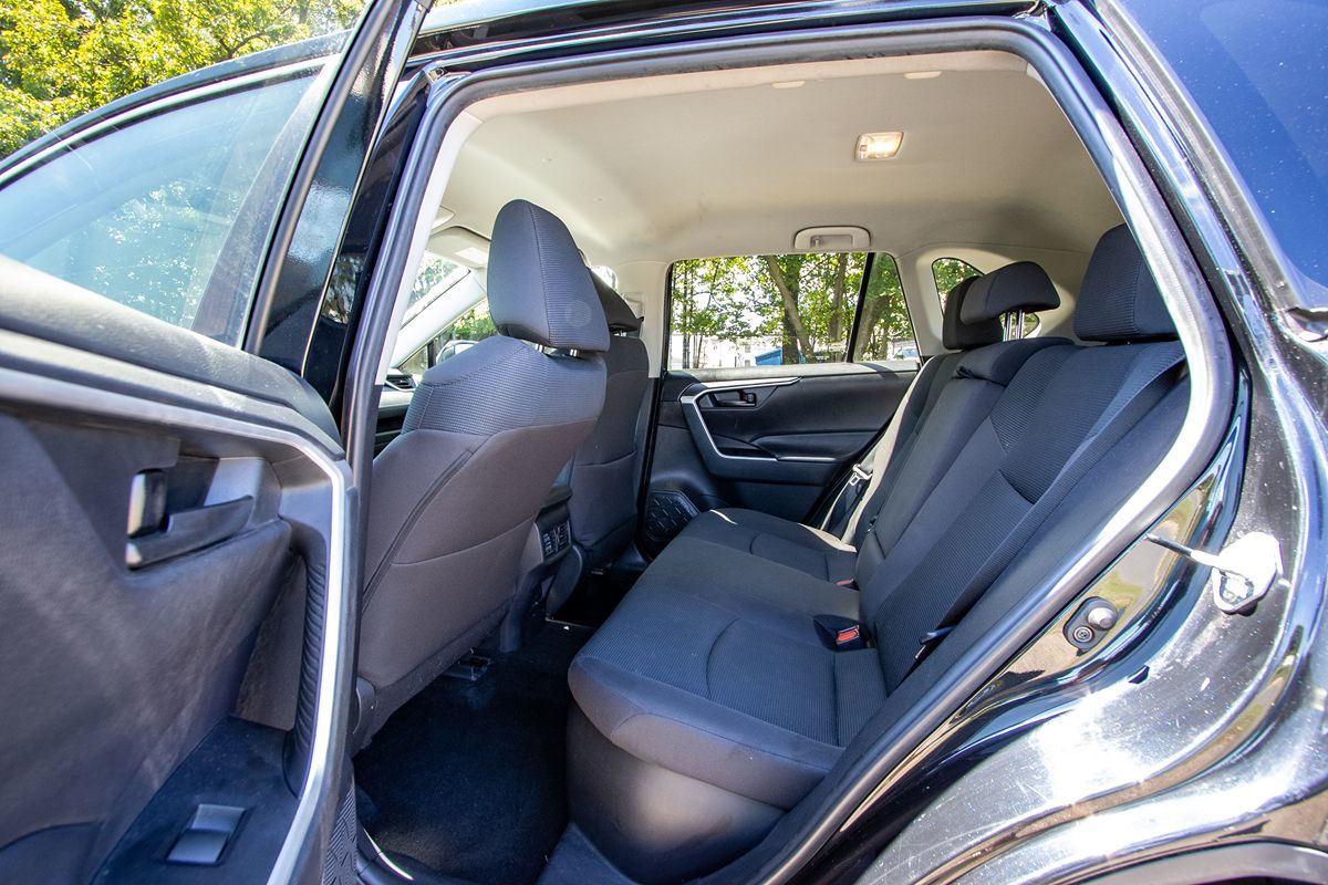 2021 Toyota RAV4 Hybrid LE photo 21