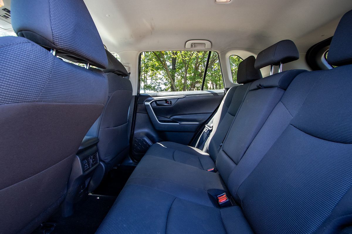 2021 Toyota RAV4 Hybrid LE photo 22