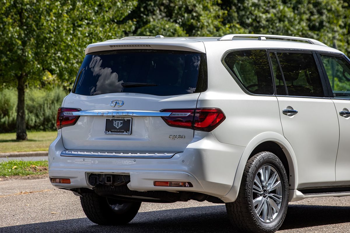 2019 Infiniti QX80 Luxe photo 5