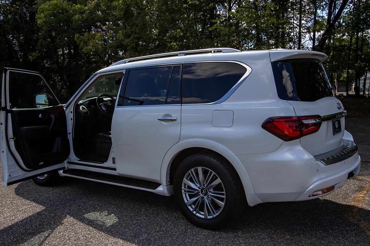 2019 Infiniti QX80 Luxe photo 7
