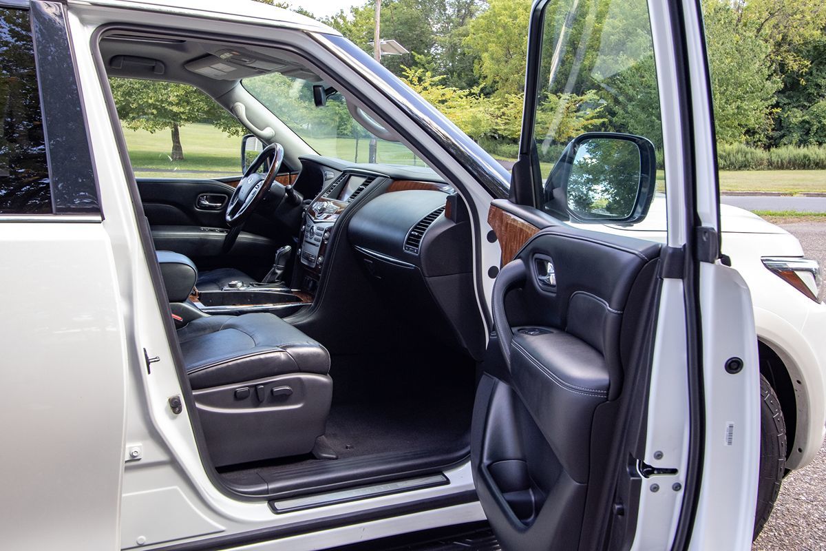 2019 Infiniti QX80 Luxe photo 17