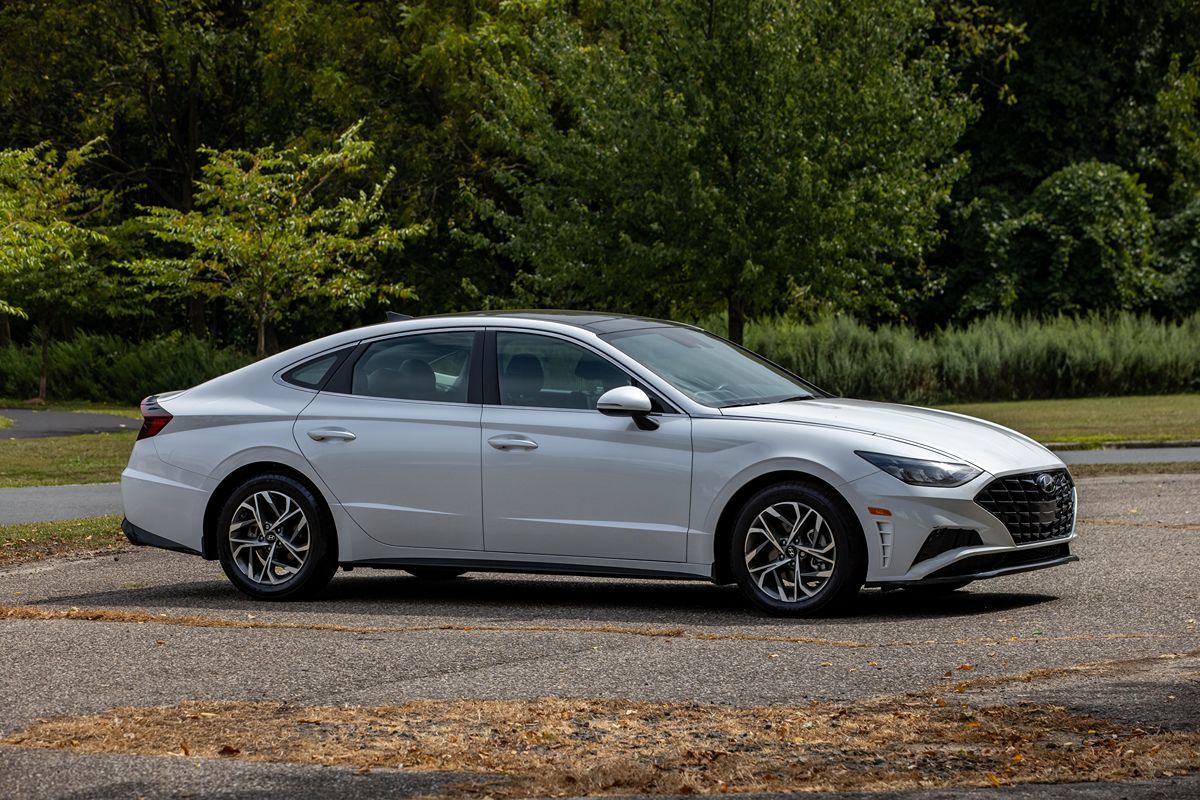 2022 Hyundai Sonata SEL Convenience N Line photo 2