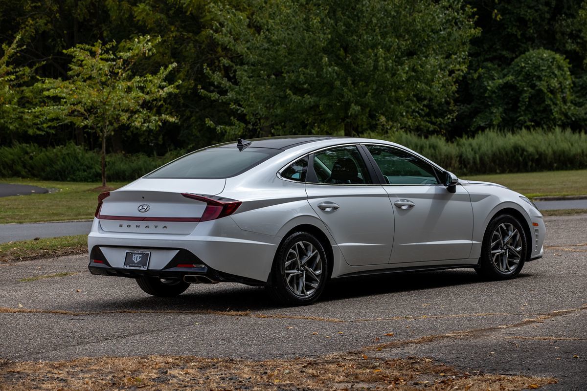 2022 Hyundai Sonata SEL Convenience N Line photo 3