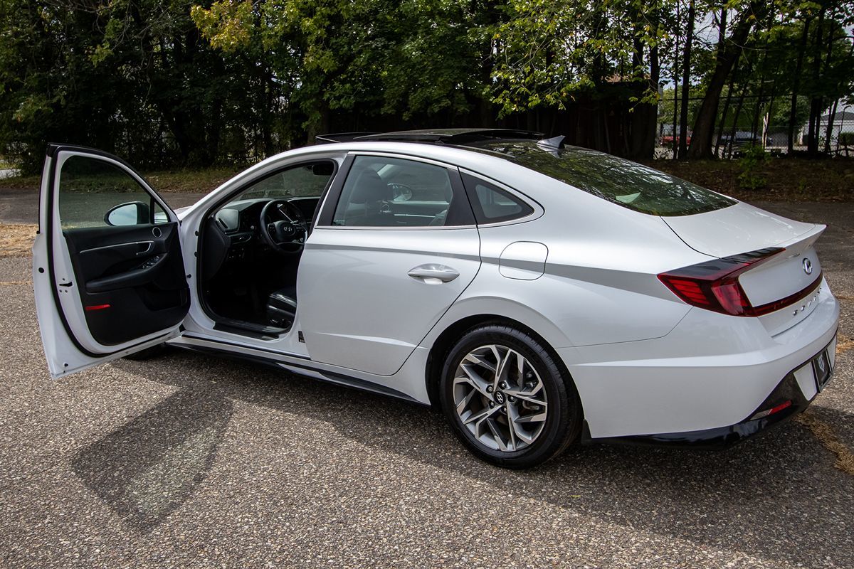 2022 Hyundai Sonata SEL Convenience N Line photo 6
