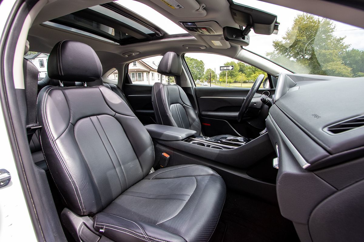 2022 Hyundai Sonata SEL Convenience N Line photo 19