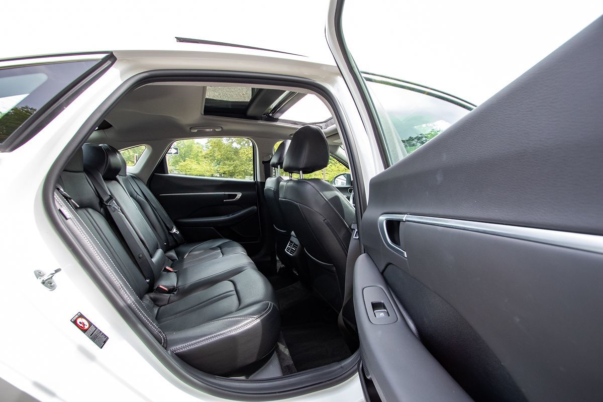 2022 Hyundai Sonata SEL Convenience N Line photo 22