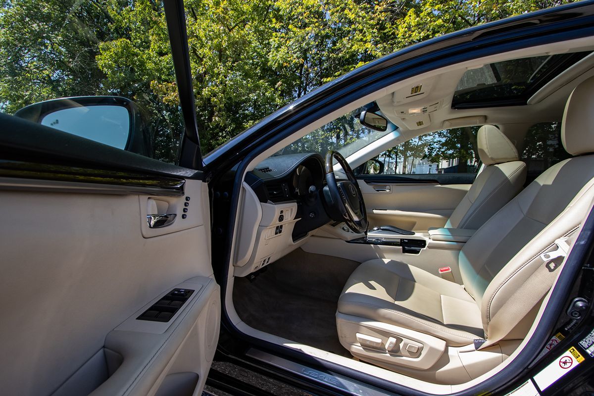 2013 Lexus ES 350 photo 7