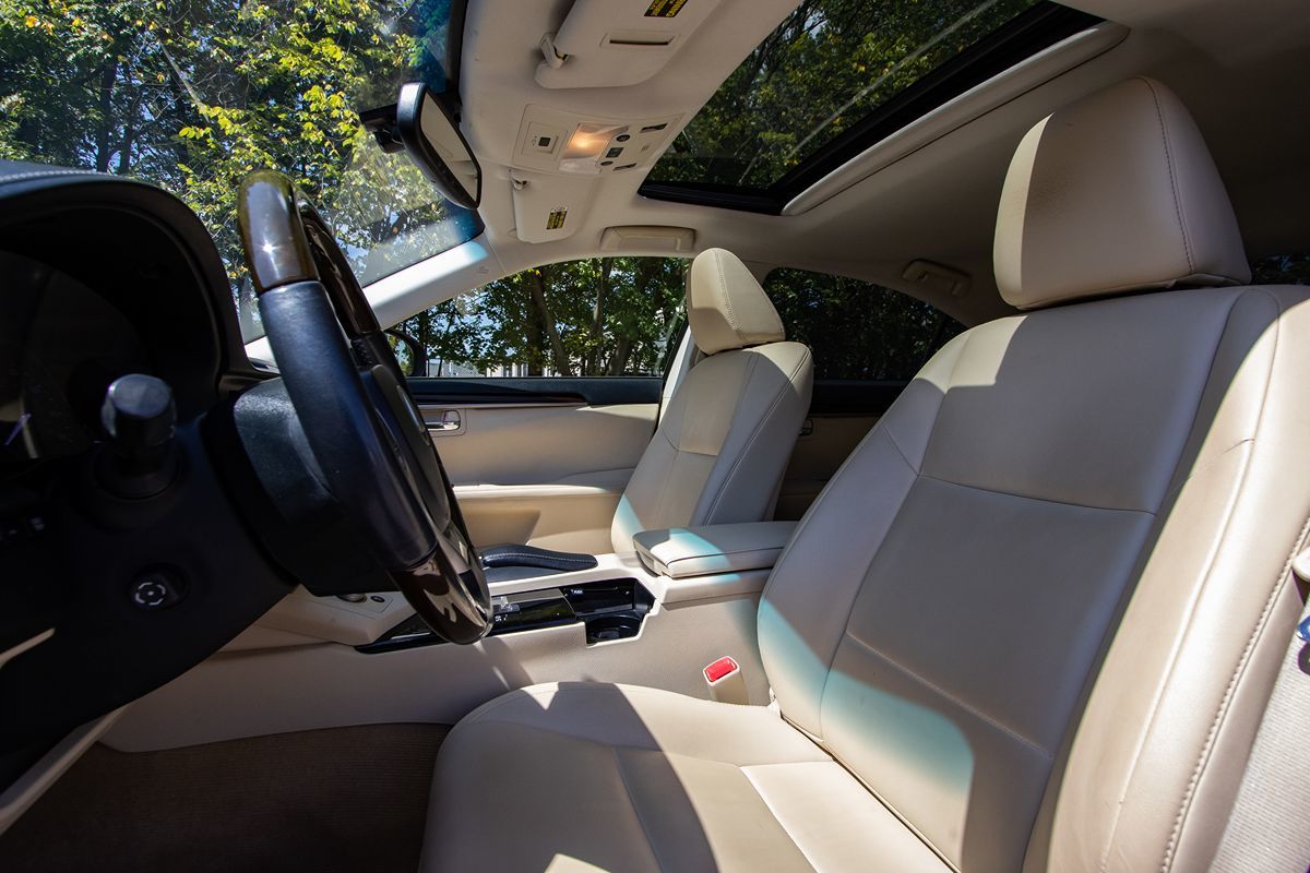 2013 Lexus ES 350 photo 9