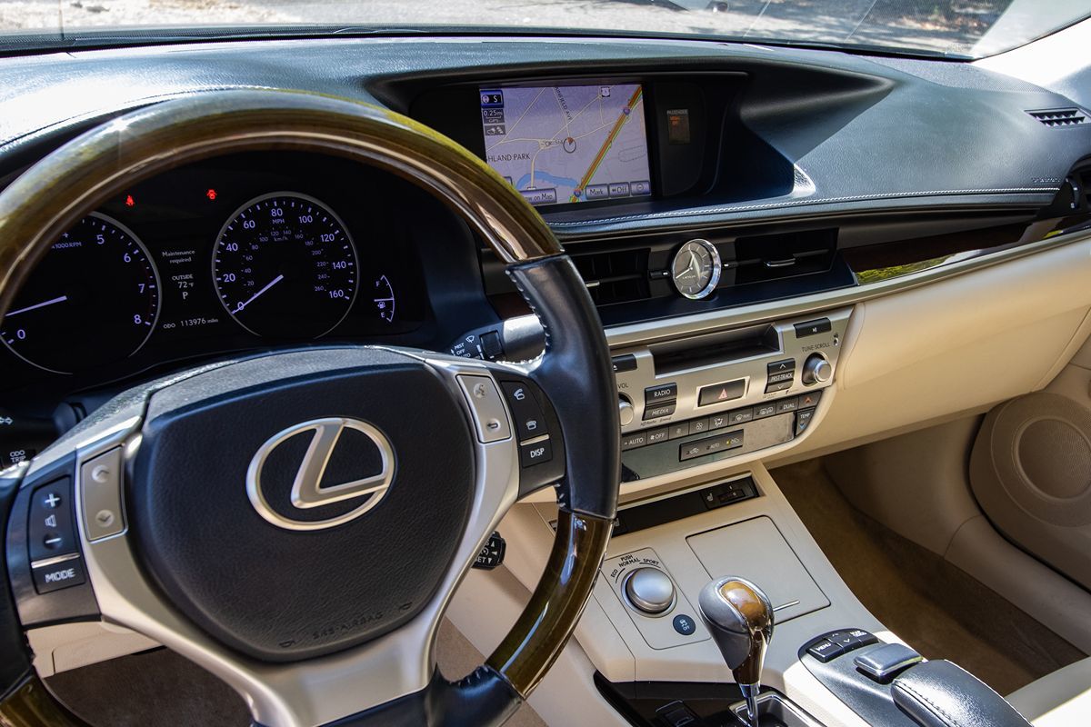 2013 Lexus ES 350 photo 12