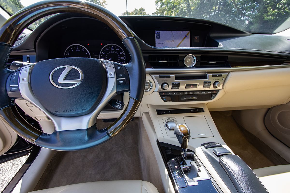 2013 Lexus ES 350 photo 13