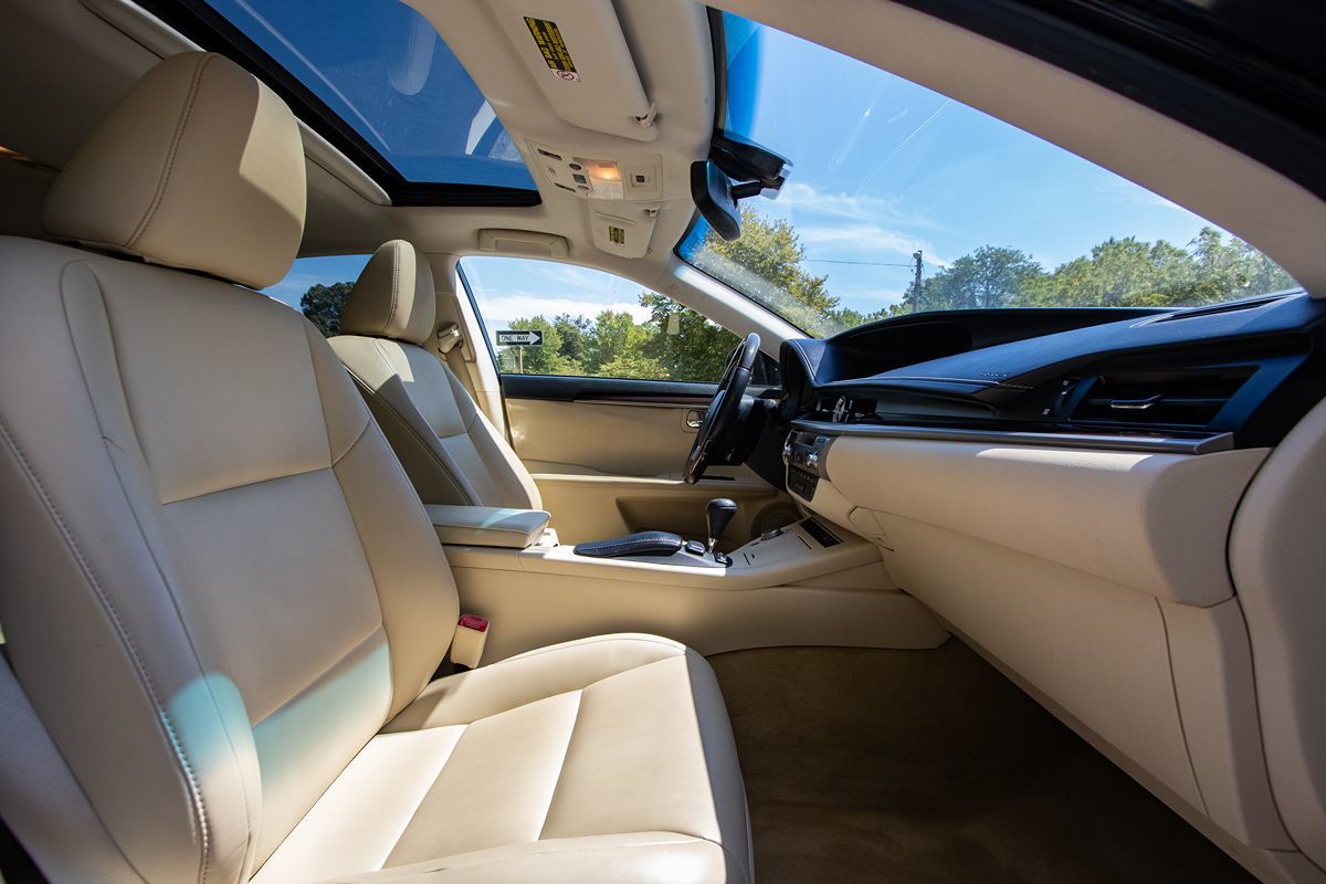 2013 Lexus ES 350 photo 18