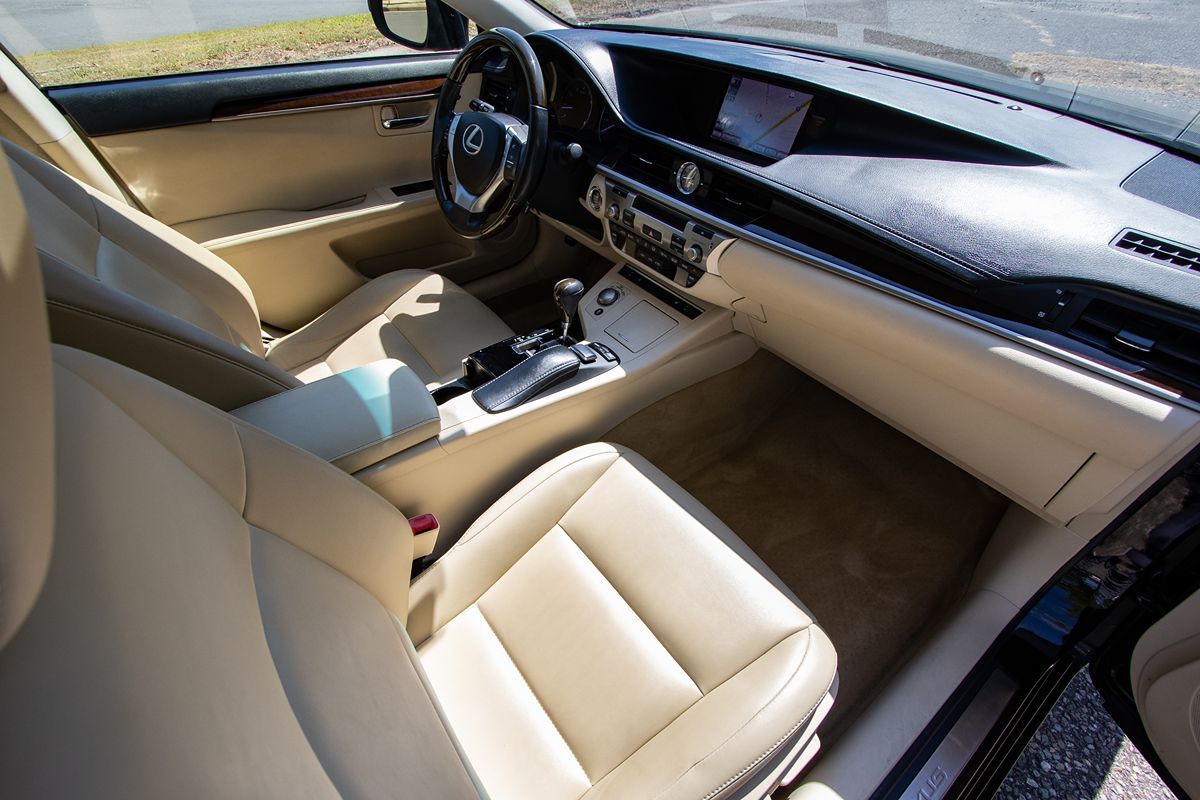 2013 Lexus ES 350 photo 20