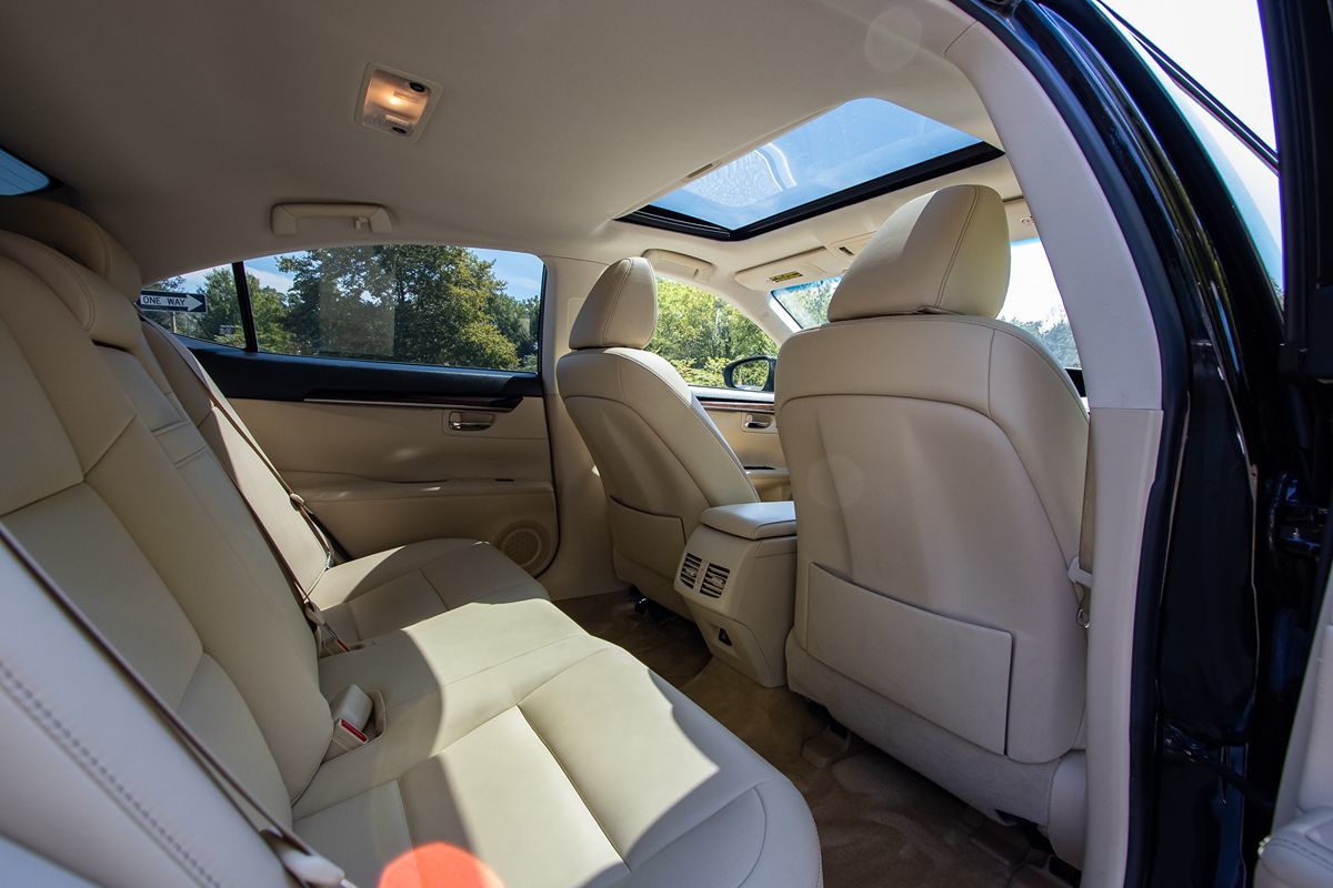 2013 Lexus ES 350 photo 23
