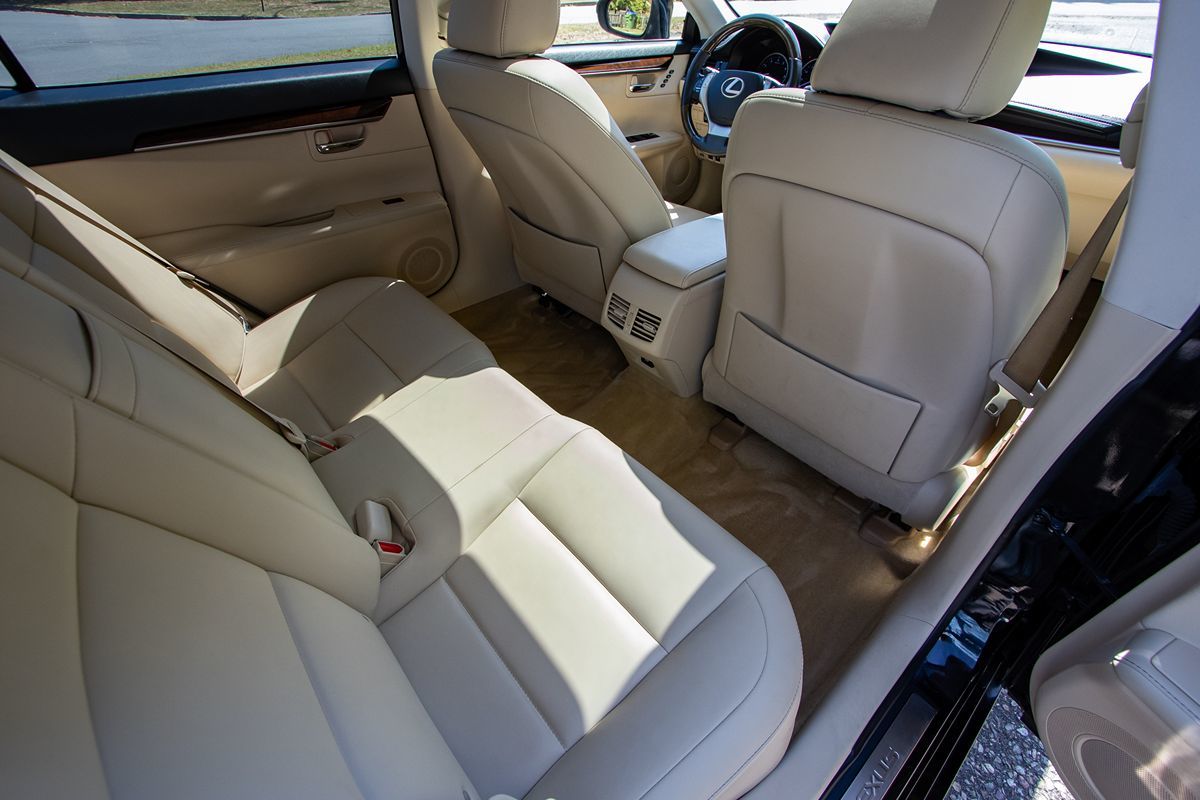 2013 Lexus ES 350 photo 24