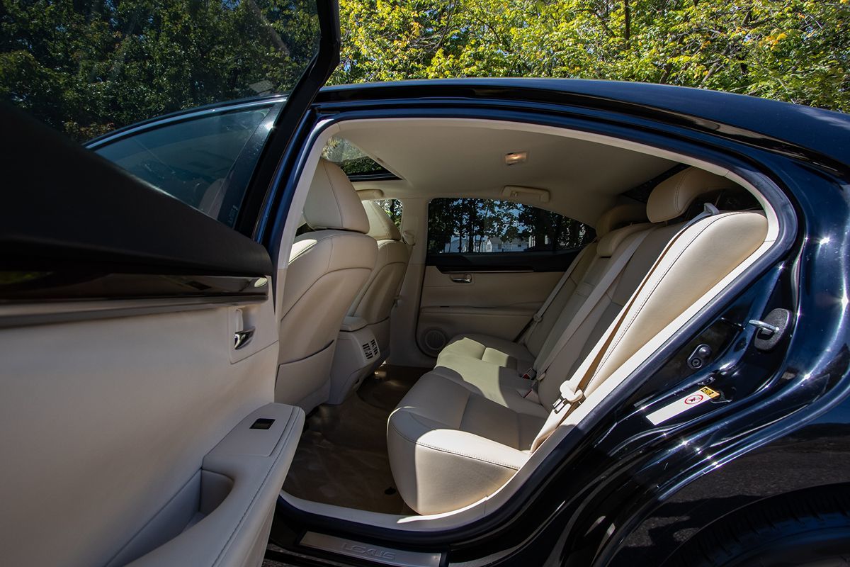 2013 Lexus ES 350 photo 25